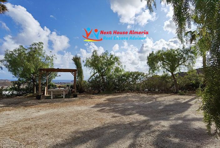 Image No.4-6 Bed Country House for sale