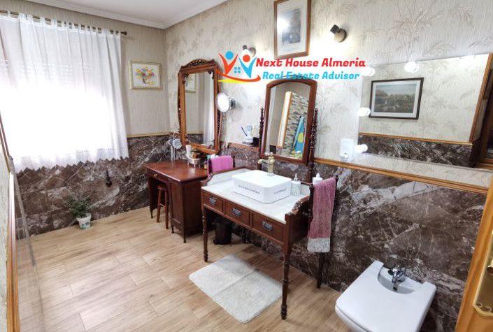 Image No.41-6 Bed Country House for sale