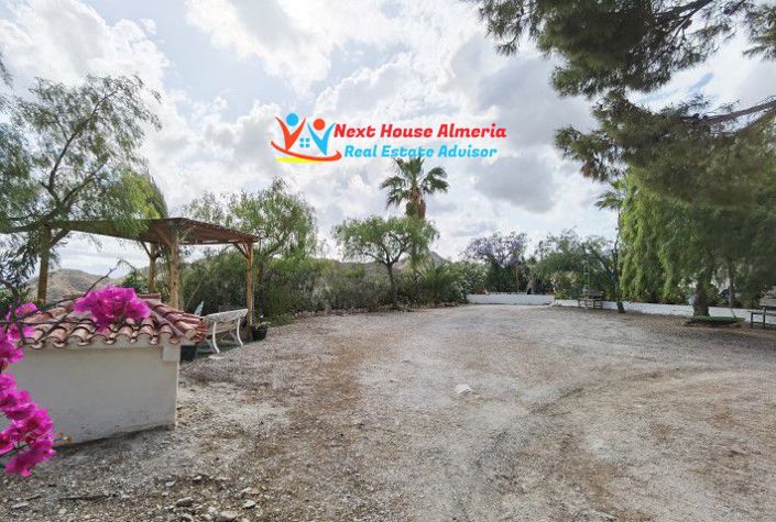 Image No.8-6 Bed Country House for sale