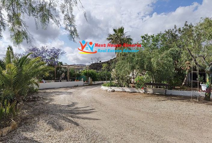 Image No.9-6 Bed Country House for sale