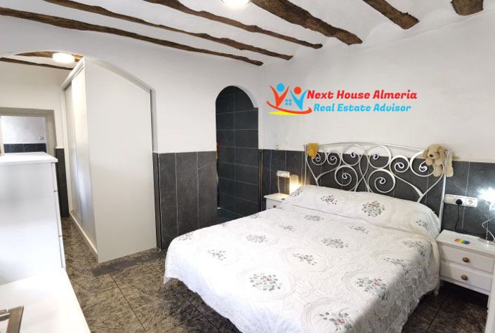 Image No.16-3 Bed Country House for sale