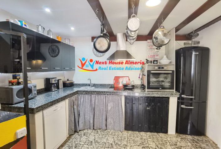 Image No.8-3 Bed Country House for sale