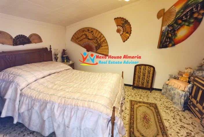 Image No.24-3 Bed Townhouse for sale