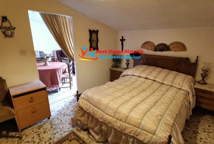 Image No.27-3 Bed Townhouse for sale