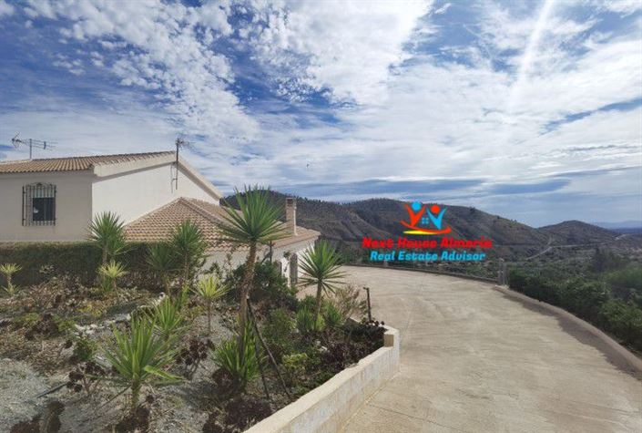 Image No.3-Maison de campagne de 8 chambres à vendre à Albox