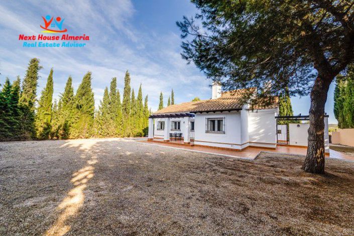 Image No.1-3 Bed Villa for sale