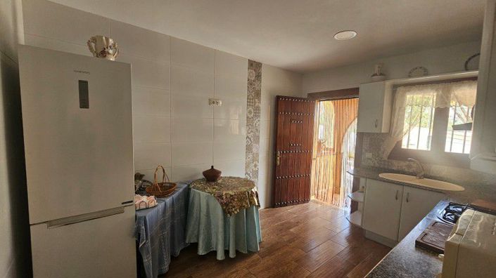 Image No.16-3 Bed Country House for sale