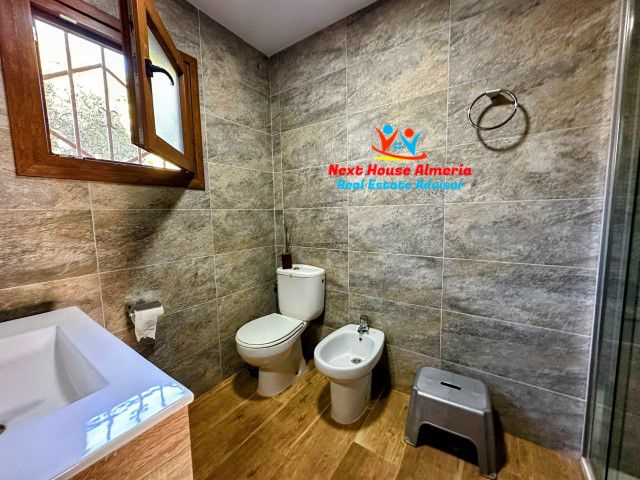 Image No.18-3 Bed Country House for sale