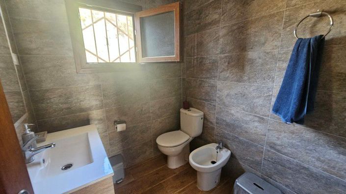 Image No.20-3 Bed Country House for sale