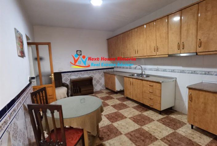 Image No.14-3 Bed Townhouse for sale