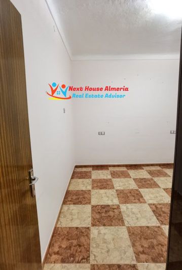 Image No.18-3 Bed Townhouse for sale