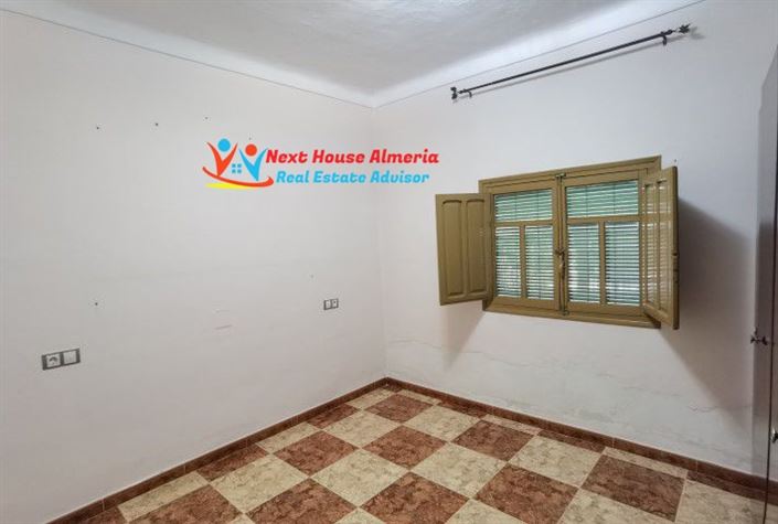 Image No.19-3 Bed Townhouse for sale