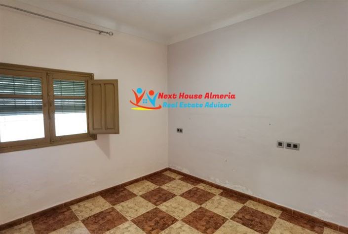 Image No.25-3 Bed Townhouse for sale