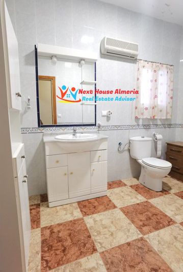 Image No.28-3 Bed Townhouse for sale