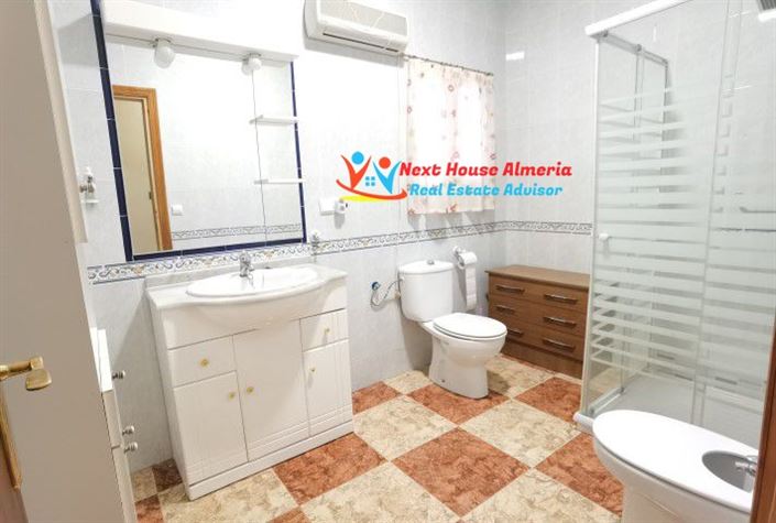 Image No.29-3 Bed Townhouse for sale