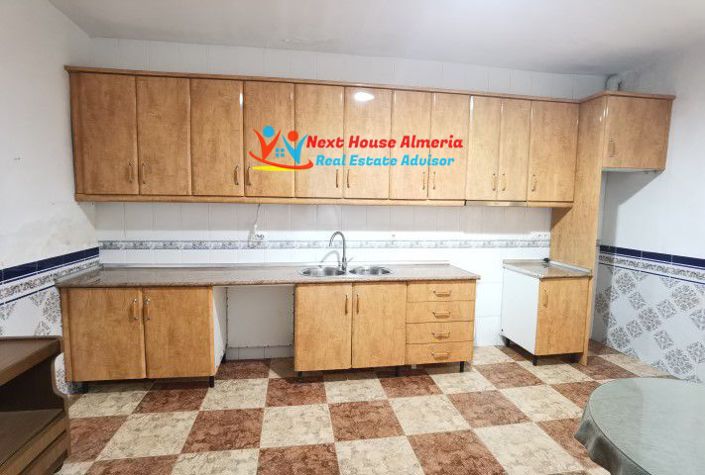 Image No.4-3 Bed Townhouse for sale