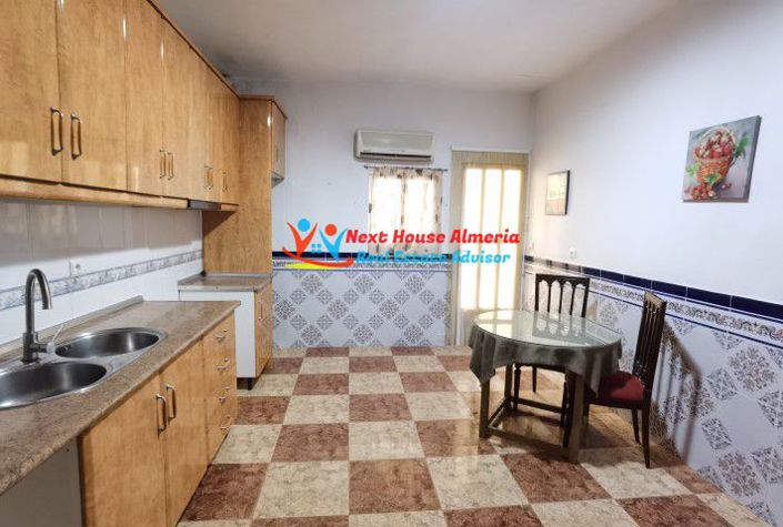 Image No.5-3 Bed Townhouse for sale