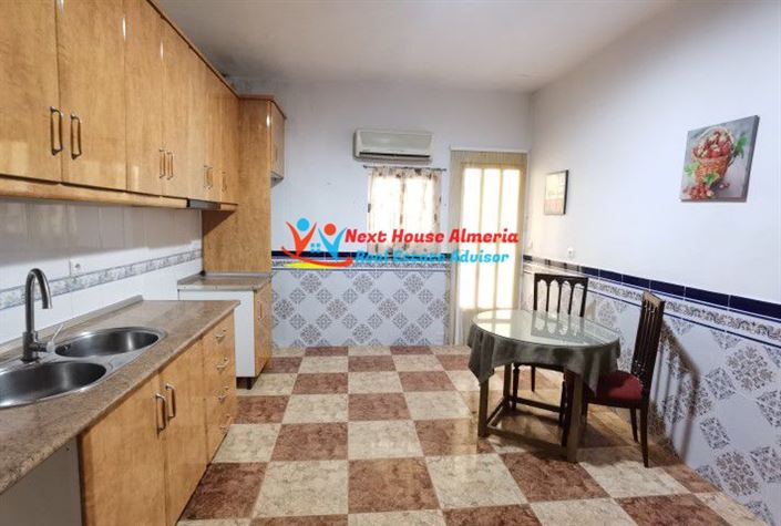 Image No.5-3 Bed Townhouse for sale