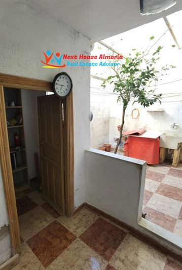 Image No.8-3 Bed Townhouse for sale