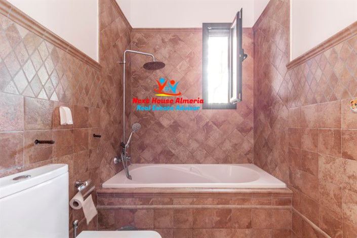 Image No.41-4 Bed Villa for sale