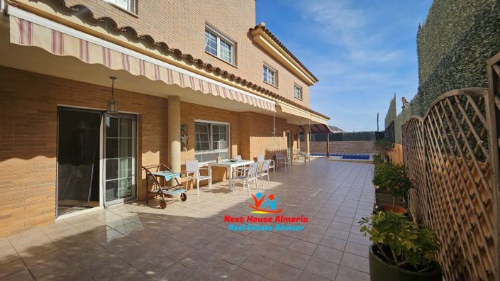 Image No.8-5 Bed Villa for sale