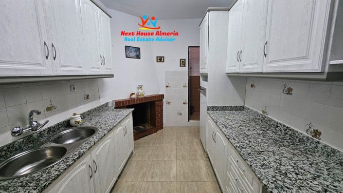 Image No.12-5 Bed Townhouse for sale