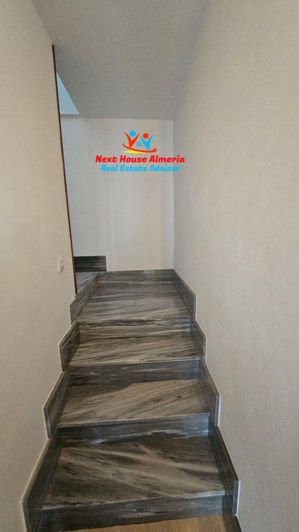 Image No.25-5 Bed Townhouse for sale