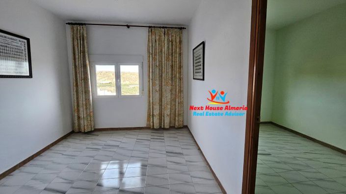 Image No.27-5 Bed Townhouse for sale