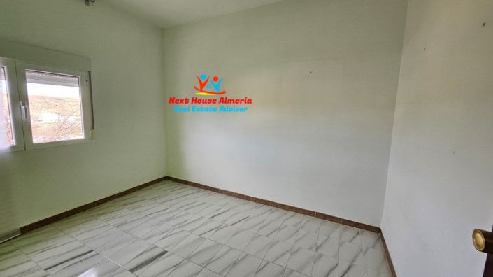 Image No.28-5 Bed Townhouse for sale