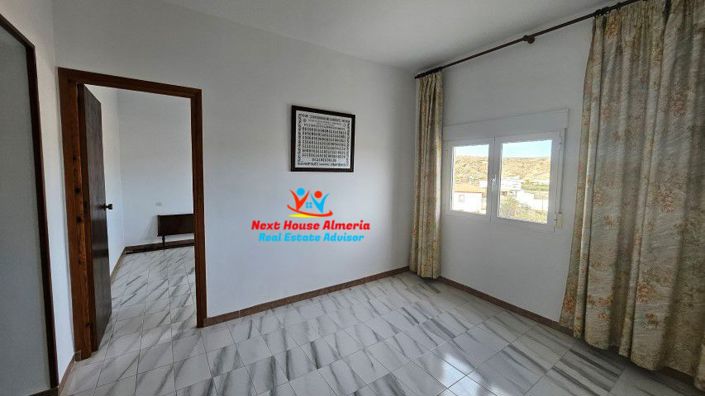 Image No.30-5 Bed Townhouse for sale