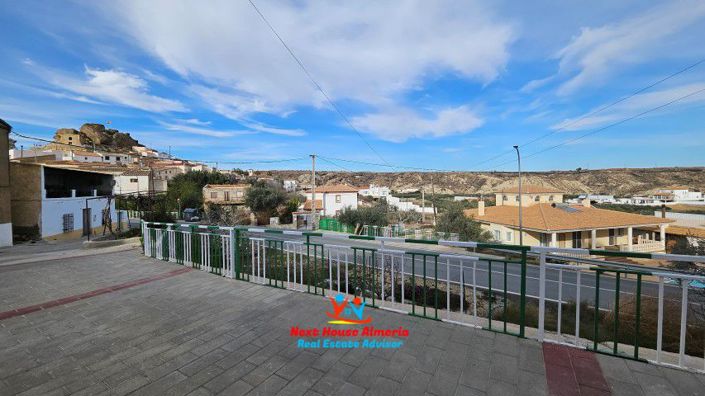 Image No.4-5 Bed Townhouse for sale