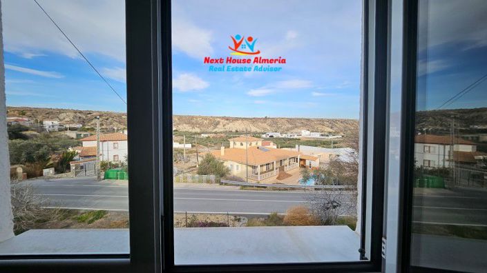 Image No.32-5 Bed Townhouse for sale