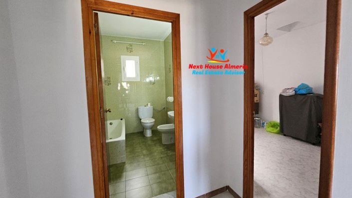 Image No.35-5 Bed Townhouse for sale