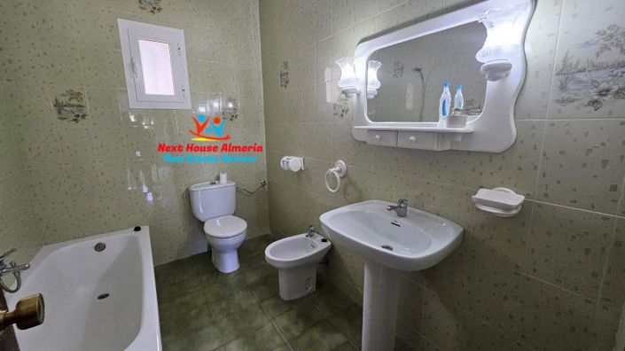 Image No.37-5 Bed Townhouse for sale