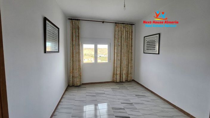 Image No.40-5 Bed Townhouse for sale