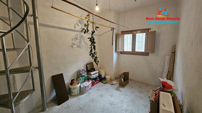 Image No.41-5 Bed Townhouse for sale