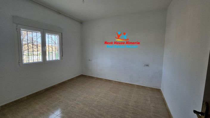 Image No.50-5 Bed Townhouse for sale