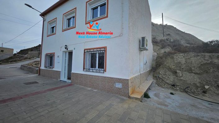 Image No.6-5 Bed Townhouse for sale