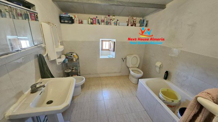 Image No.18-6 Bed Country House for sale