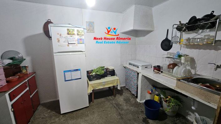 Image No.6-6 Bed Country House for sale