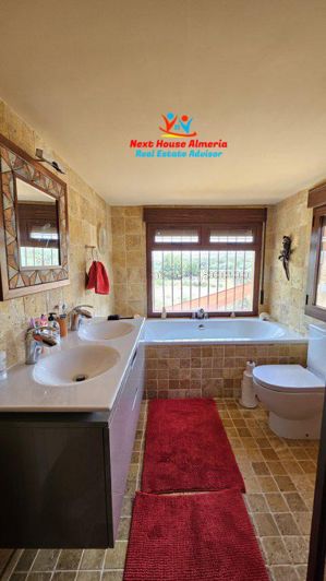 Image No.46-3 Bed Country House for sale