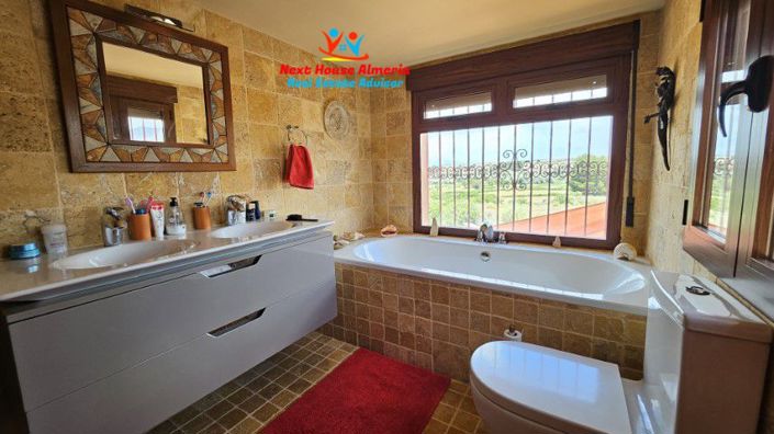 Image No.47-3 Bed Country House for sale