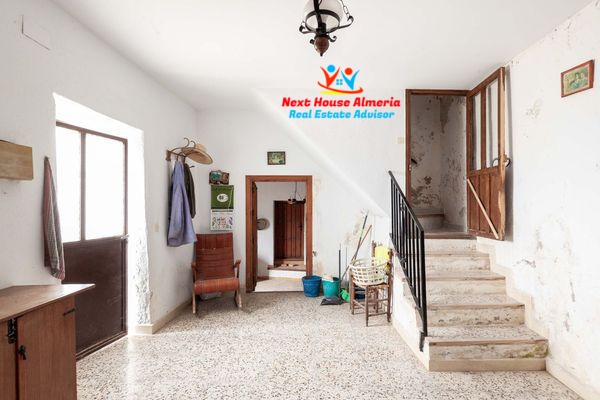 Image No.10-6 Bed Country House for sale