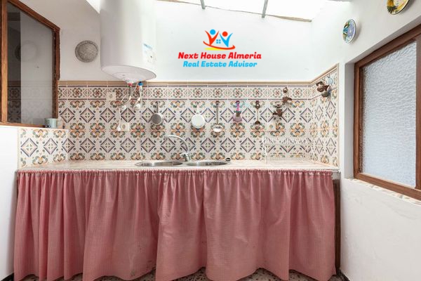 Image No.25-6 Bed Country House for sale