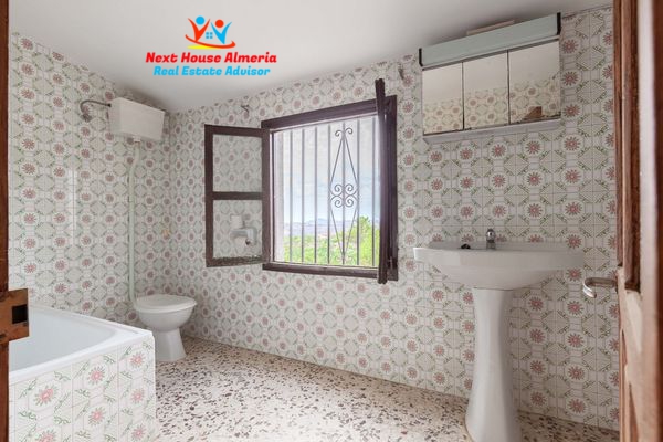 Image No.27-6 Bed Country House for sale