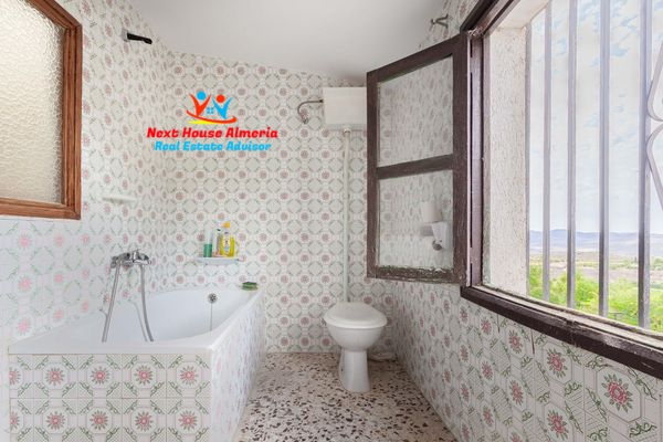 Image No.28-6 Bed Country House for sale