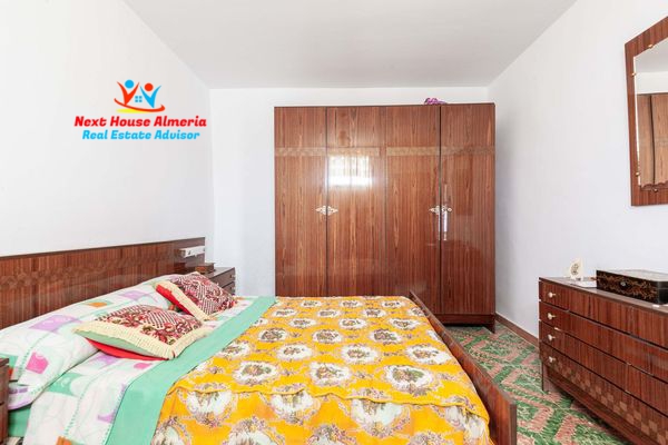 Image No.32-6 Bed Country House for sale