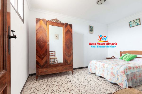 Image No.36-6 Bed Country House for sale