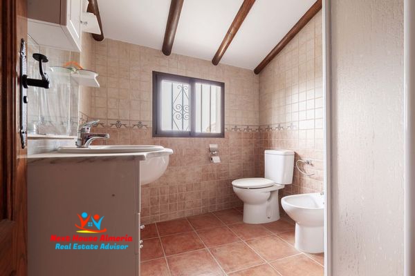 Image No.40-6 Bed Country House for sale