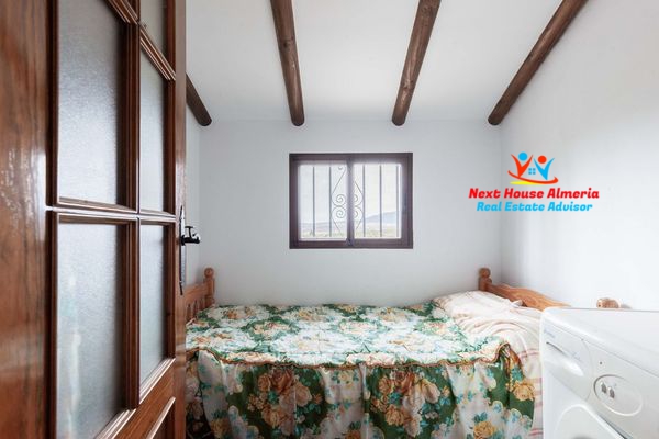 Image No.41-6 Bed Country House for sale